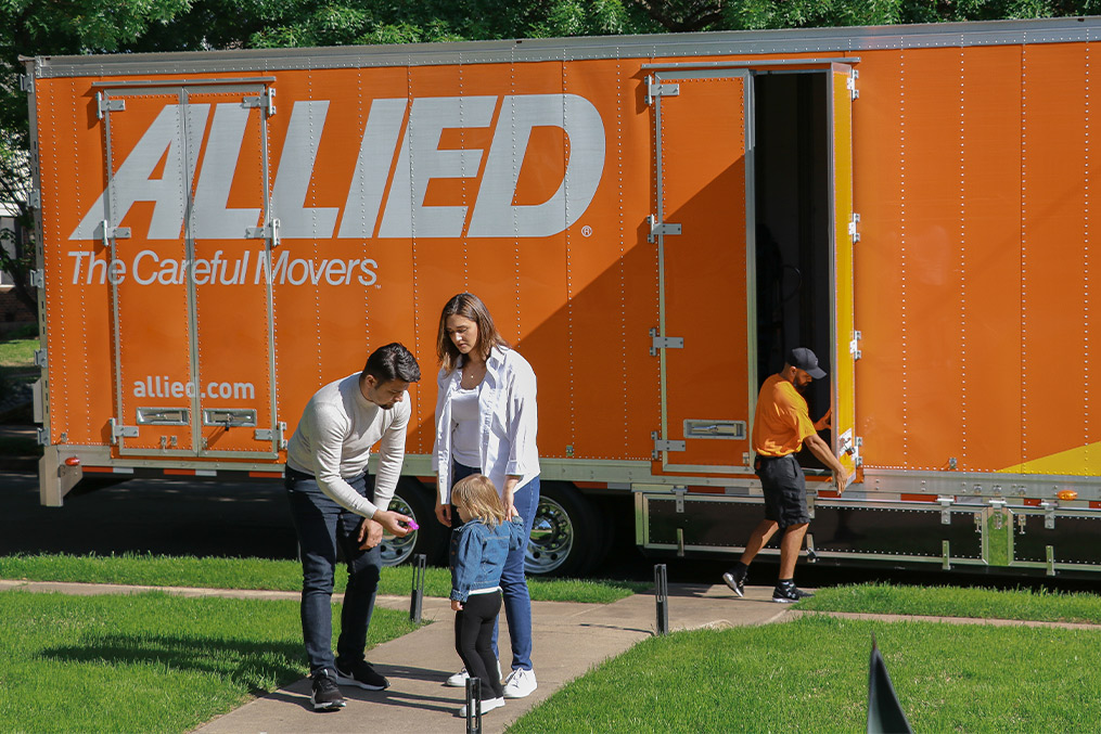 Family doing moving with Atlas Allied movers help. Truck