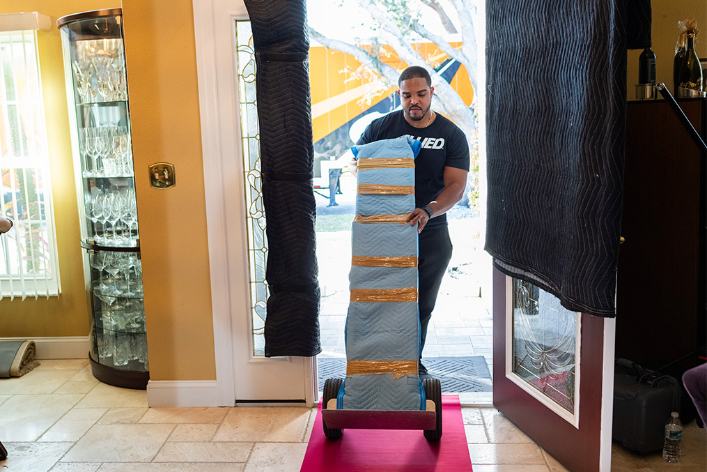 Atlas Allied Moving Company worker doing a move