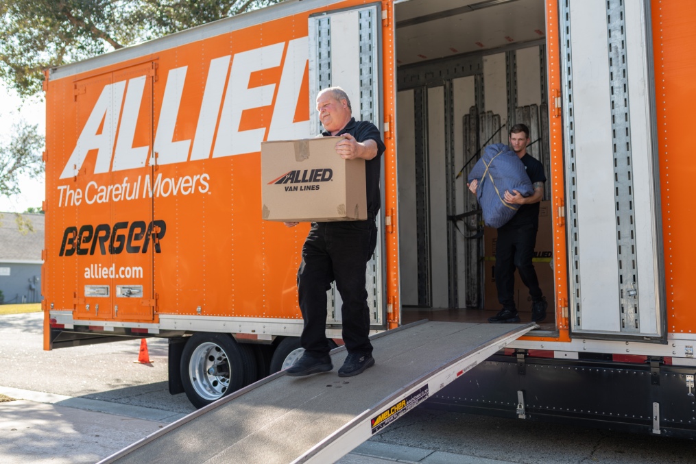 Atllas Allied Moving Company truck with movers working