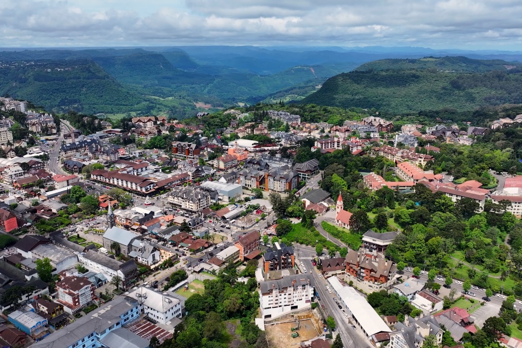 Gramado Skyline At Gramado In Rio Grande Do Sul Brazil. Downtown District. Metropolis Landscape. Traffic Street. Gramado Skyline At Gramado In Rio Grande Do Sul Brazil. Beautiful City Skyline.